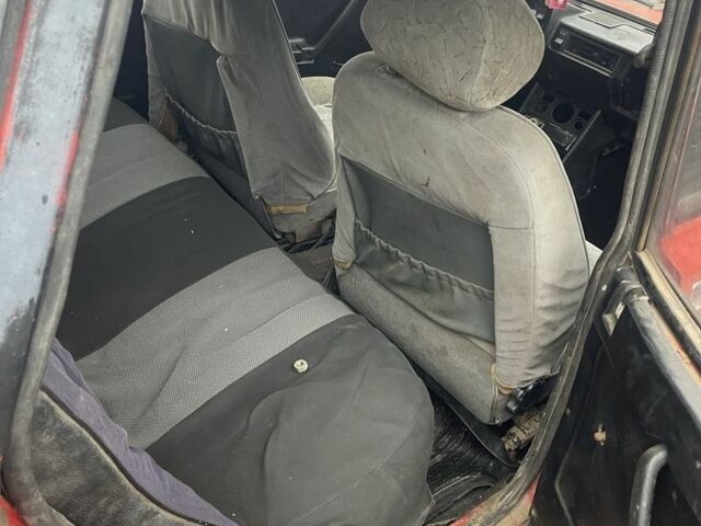 Красный ВАЗ 2104, объемом двигателя 1.5 л и пробегом 286 тыс. км за 561 $, фото 6 на Automoto.ua