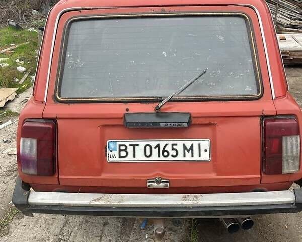 Красный ВАЗ 2104, объемом двигателя 1.5 л и пробегом 286 тыс. км за 561 $, фото 2 на Automoto.ua