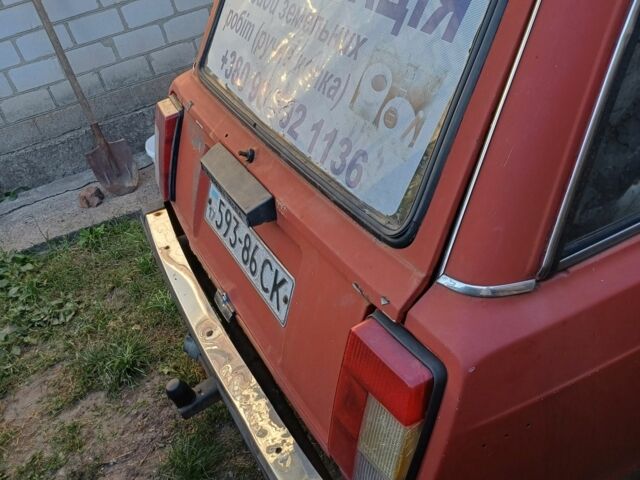 Красный ВАЗ 2104, объемом двигателя 0 л и пробегом 200 тыс. км за 350 $, фото 2 на Automoto.ua