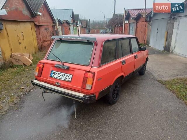 Красный ВАЗ 2104, объемом двигателя 1.5 л и пробегом 300 тыс. км за 549 $, фото 2 на Automoto.ua