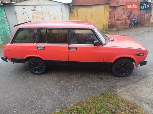 Красный ВАЗ 2104, объемом двигателя 1.5 л и пробегом 300 тыс. км за 549 $, фото 1 на Automoto.ua