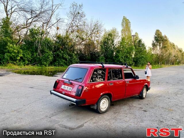 Красный ВАЗ 2104, объемом двигателя 1.5 л и пробегом 300 тыс. км за 1200 $, фото 4 на Automoto.ua