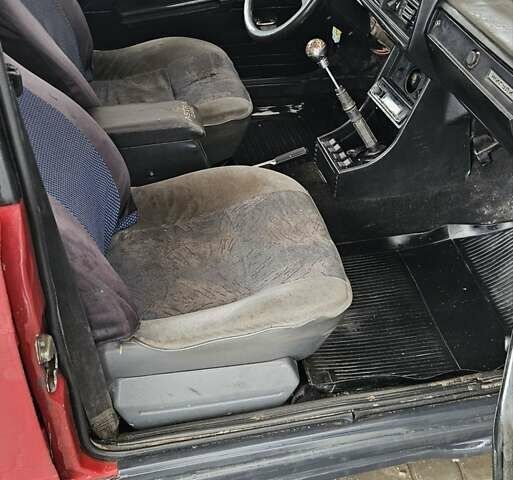 Красный ВАЗ 2104, объемом двигателя 1.5 л и пробегом 200 тыс. км за 800 $, фото 4 на Automoto.ua