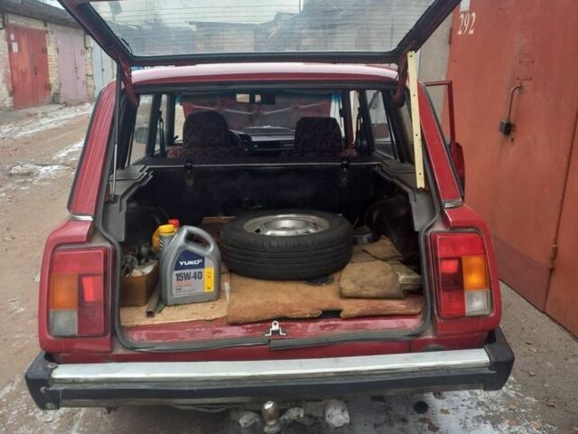 Красный ВАЗ 2104, объемом двигателя 1.5 л и пробегом 150 тыс. км за 900 $, фото 4 на Automoto.ua
