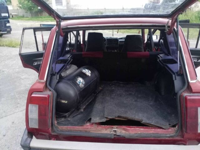 ВАЗ 2104 1994 в Чернигове на Automoto.ua Красный ВАЗ 2104, объемом двигателя 0 л и пробегом 93 тыс. км за 600 $, фото 4 на Automoto.ua