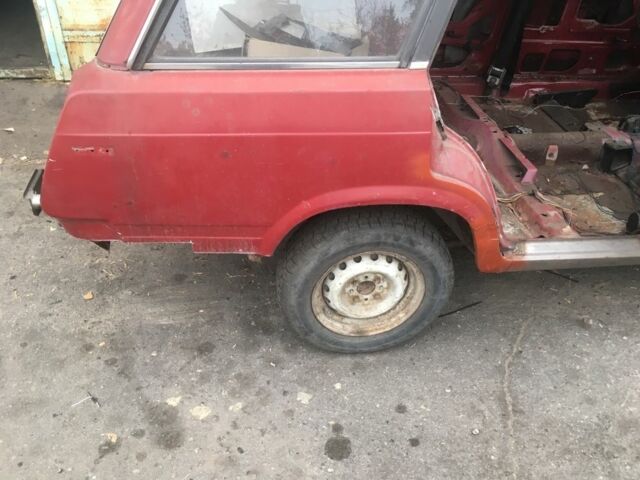 Красный ВАЗ 2104, объемом двигателя 1.6 л и пробегом 100 тыс. км за 271 $, фото 8 на Automoto.ua