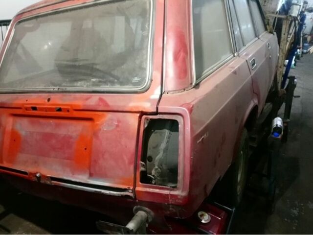 Красный ВАЗ 2104, объемом двигателя 1.6 л и пробегом 100 тыс. км за 271 $, фото 4 на Automoto.ua