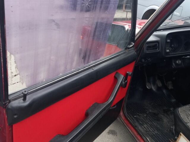 Красный ВАЗ 2104, объемом двигателя 1.5 л и пробегом 140 тыс. км за 714 $, фото 5 на Automoto.ua