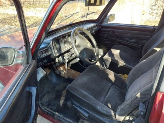 Красный ВАЗ 2104, объемом двигателя 1.5 л и пробегом 350 тыс. км за 650 $, фото 4 на Automoto.ua