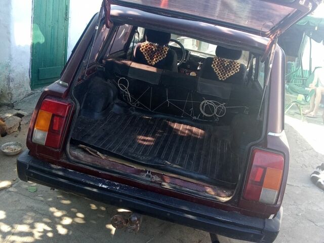 Красный ВАЗ 2104, объемом двигателя 0 л и пробегом 90 тыс. км за 597 $, фото 1 на Automoto.ua