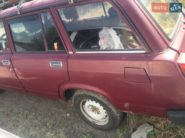 Красный ВАЗ 2104, объемом двигателя 1.5 л и пробегом 300 тыс. км за 900 $, фото 2 на Automoto.ua
