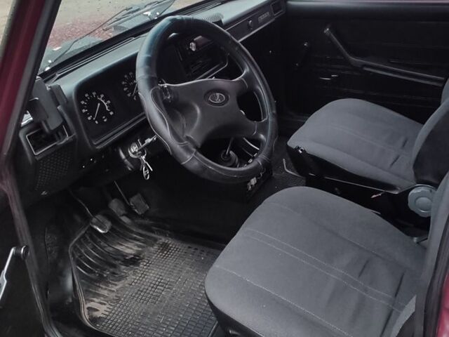 Красный ВАЗ 2104, объемом двигателя 1.5 л и пробегом 180 тыс. км за 2600 $, фото 5 на Automoto.ua