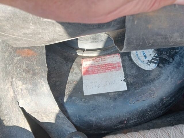 Красный ВАЗ 2104, объемом двигателя 1 л и пробегом 380 тыс. км за 1000 $, фото 4 на Automoto.ua