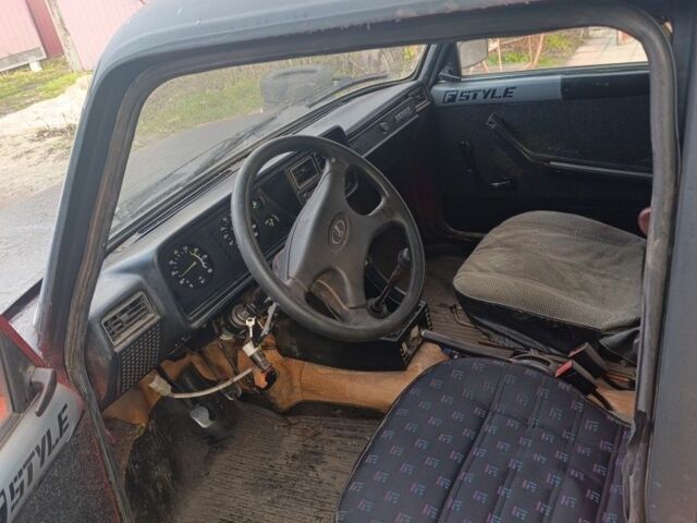 Красный ВАЗ 2104, объемом двигателя 1 л и пробегом 74 тыс. км за 606 $, фото 4 на Automoto.ua
