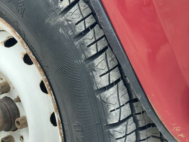 Красный ВАЗ 2104, объемом двигателя 1.5 л и пробегом 330 тыс. км за 800 $, фото 3 на Automoto.ua