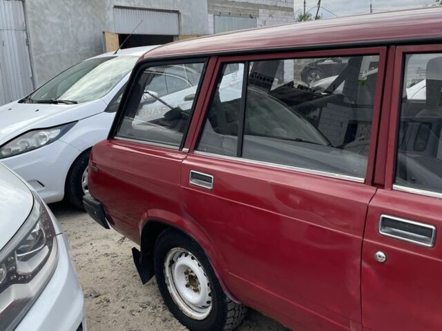 Красный ВАЗ 2104, объемом двигателя 1.5 л и пробегом 330 тыс. км за 800 $, фото 4 на Automoto.ua