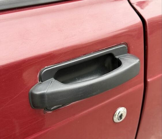 Красный ВАЗ 2104, объемом двигателя 1.5 л и пробегом 78 тыс. км за 1750 $, фото 10 на Automoto.ua