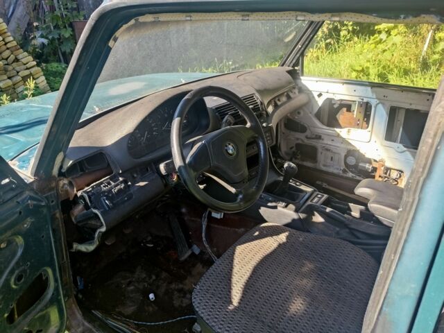 Зеленый ВАЗ 2104, объемом двигателя 1 л и пробегом 1 тыс. км за 827 $, фото 3 на Automoto.ua