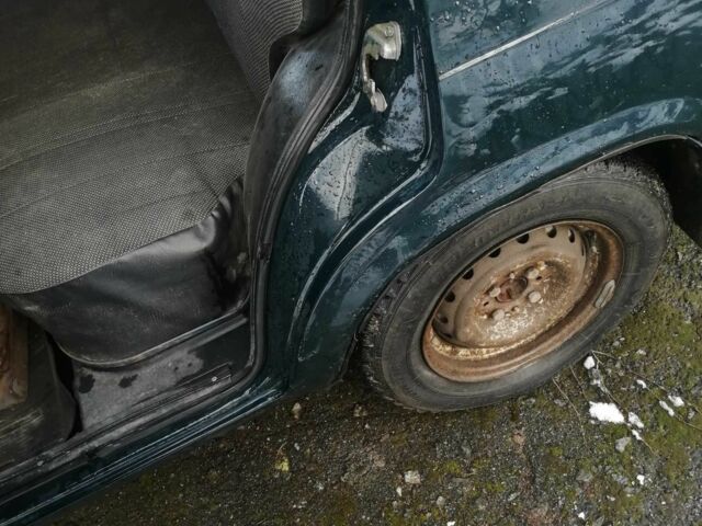 Зеленый ВАЗ 2104, объемом двигателя 1.5 л и пробегом 60 тыс. км за 1400 $, фото 4 на Automoto.ua