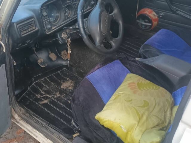 Білий ВАЗ 2105, об'ємом двигуна 1 л та пробігом 180 тис. км за 430 $, фото 5 на Automoto.ua