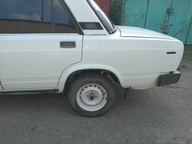 Белый ВАЗ 2105, объемом двигателя 1.5 л и пробегом 1000 тыс. км за 900 $, фото 3 на Automoto.ua