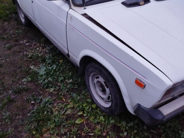 Белый ВАЗ 2105, объемом двигателя 0 л и пробегом 87 тыс. км за 834 $, фото 3 на Automoto.ua