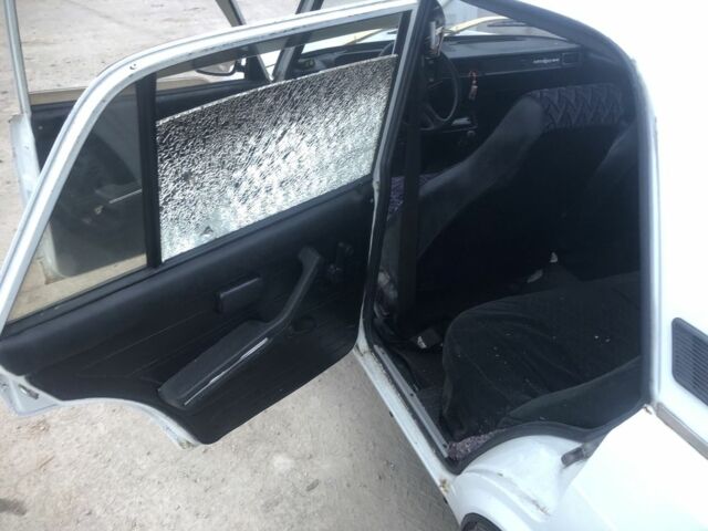 Белый ВАЗ 2105, объемом двигателя 1.3 л и пробегом 1 тыс. км за 715 $, фото 3 на Automoto.ua