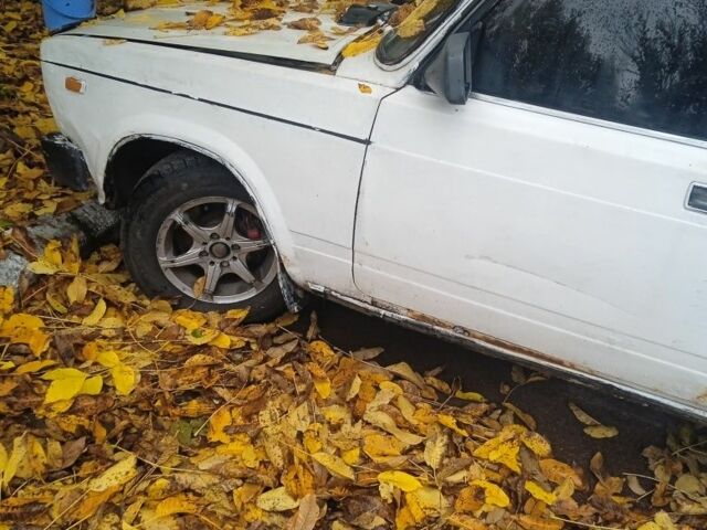 Белый ВАЗ 2105, объемом двигателя 0 л и пробегом 1000 тыс. км за 284 $, фото 4 на Automoto.ua