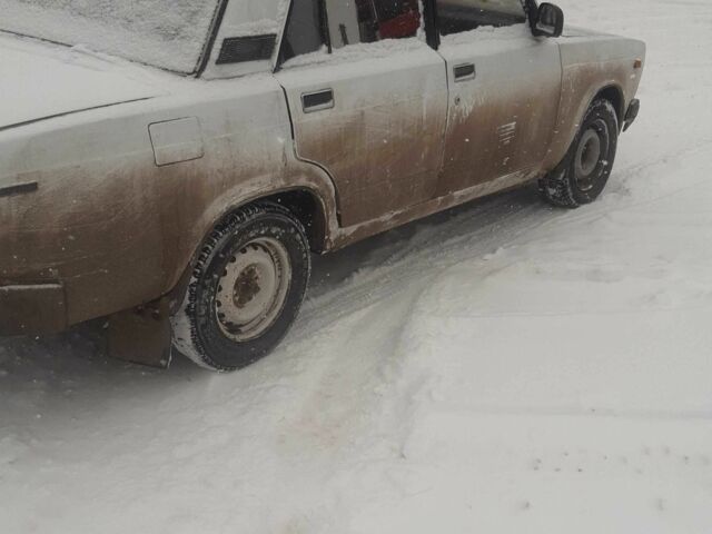 Белый ВАЗ 2105, объемом двигателя 1.5 л и пробегом 100 тыс. км за 1000 $, фото 2 на Automoto.ua