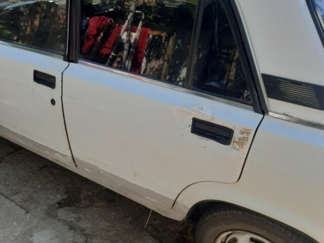 Белый ВАЗ 2105, объемом двигателя 1 л и пробегом 5 тыс. км за 523 $, фото 1 на Automoto.ua