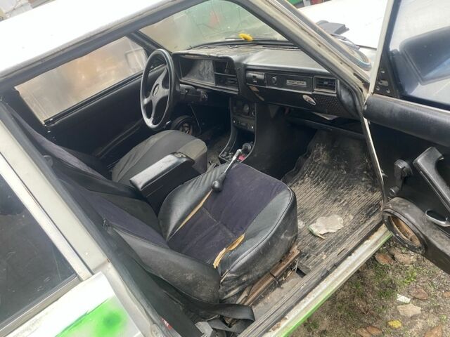 Білий ВАЗ 2105, об'ємом двигуна 1.3 л та пробігом 10 тис. км за 122 $, фото 6 на Automoto.ua
