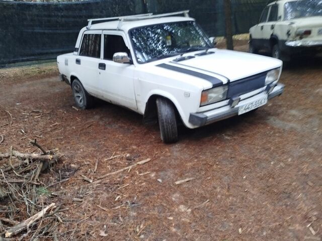 Білий ВАЗ 2105, об'ємом двигуна 1.5 л та пробігом 250 тис. км за 761 $, фото 2 на Automoto.ua