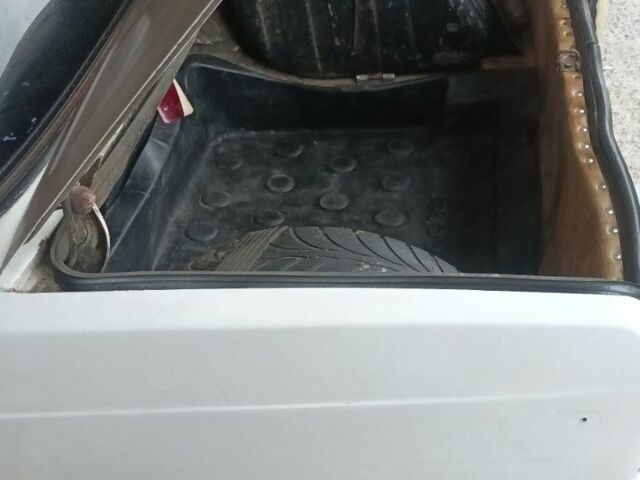 Білий ВАЗ 2105, об'ємом двигуна 1.5 л та пробігом 250 тис. км за 761 $, фото 18 на Automoto.ua