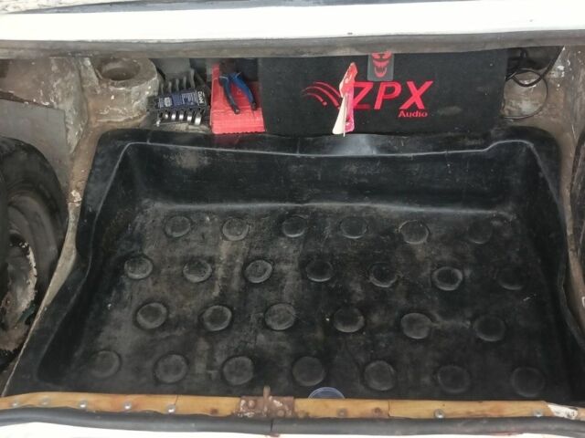 Білий ВАЗ 2105, об'ємом двигуна 1.5 л та пробігом 250 тис. км за 761 $, фото 17 на Automoto.ua