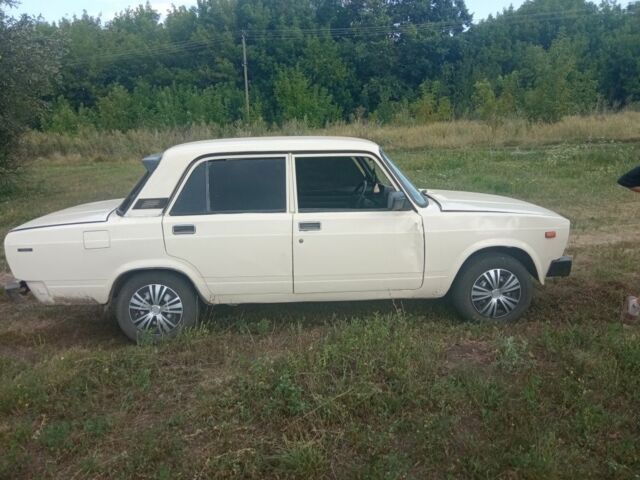 Белый ВАЗ 2105, объемом двигателя 0 л и пробегом 3 тыс. км за 500 $, фото 4 на Automoto.ua