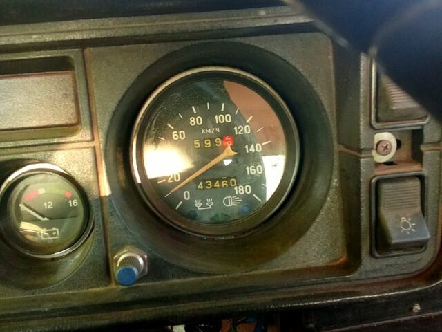 Белый ВАЗ 2105, объемом двигателя 1.6 л и пробегом 0 тыс. км за 850 $, фото 2 на Automoto.ua