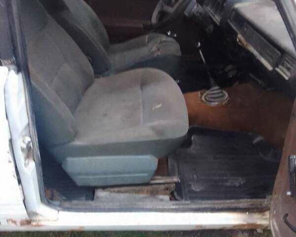 Белый ВАЗ 2105, объемом двигателя 0 л и пробегом 200 тыс. км за 286 $, фото 3 на Automoto.ua