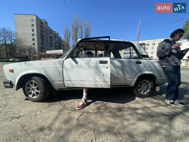 Белый ВАЗ 2105, объемом двигателя 1.7 л и пробегом 500 тыс. км за 1250 $, фото 4 на Automoto.ua