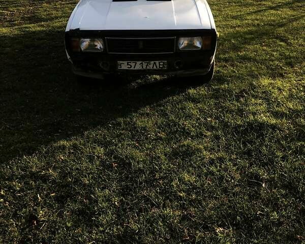 Белый ВАЗ 2105, объемом двигателя 1.5 л и пробегом 180 тыс. км за 620 $, фото 1 на Automoto.ua