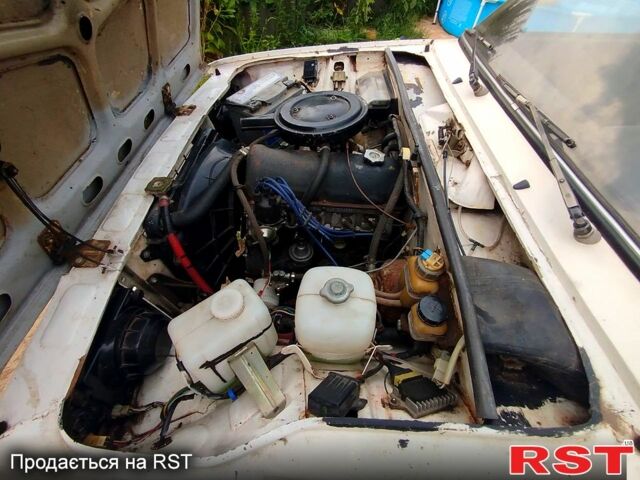 Белый ВАЗ 2105, объемом двигателя 1.3 л и пробегом 300 тыс. км за 430 $, фото 4 на Automoto.ua