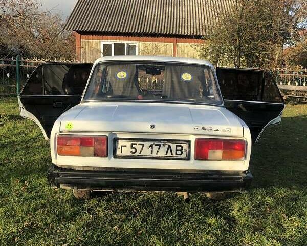 Белый ВАЗ 2105, объемом двигателя 1.5 л и пробегом 180 тыс. км за 620 $, фото 3 на Automoto.ua