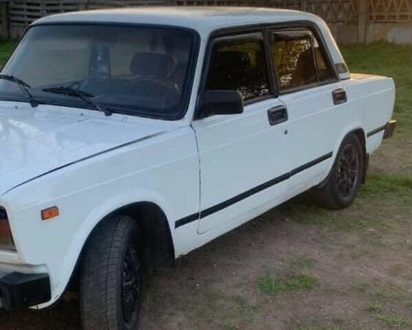 Білий ВАЗ 2105, об'ємом двигуна 1.3 л та пробігом 50 тис. км за 950 $, фото 2 на Automoto.ua