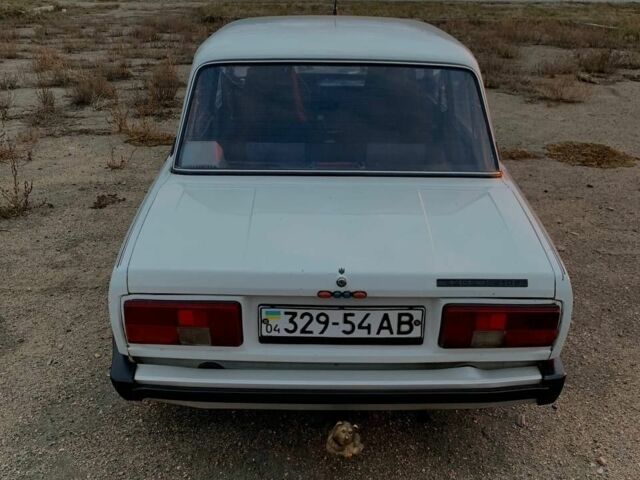 Белый ВАЗ 2105, объемом двигателя 1.5 л и пробегом 100 тыс. км за 597 $, фото 3 на Automoto.ua