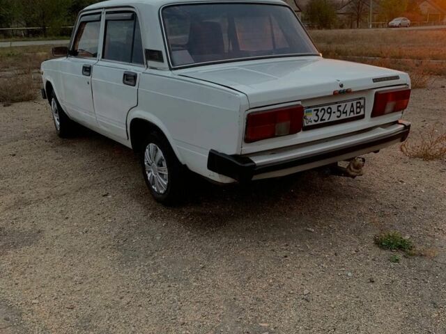 Белый ВАЗ 2105, объемом двигателя 1.5 л и пробегом 100 тыс. км за 597 $, фото 4 на Automoto.ua