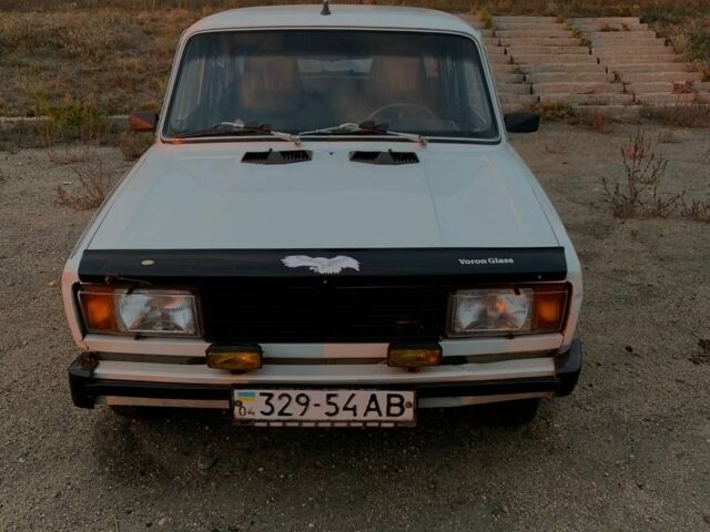 Белый ВАЗ 2105, объемом двигателя 1.5 л и пробегом 100 тыс. км за 597 $, фото 1 на Automoto.ua