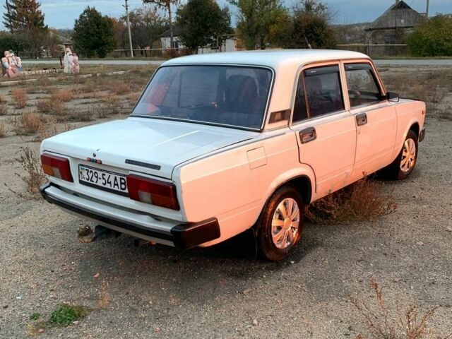 Белый ВАЗ 2105, объемом двигателя 1.5 л и пробегом 100 тыс. км за 597 $, фото 2 на Automoto.ua