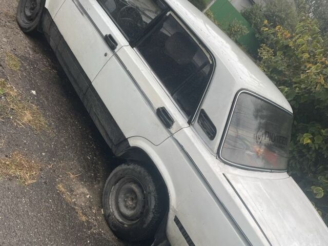 Белый ВАЗ 2105, объемом двигателя 1.3 л и пробегом 185 тыс. км за 434 $, фото 3 на Automoto.ua