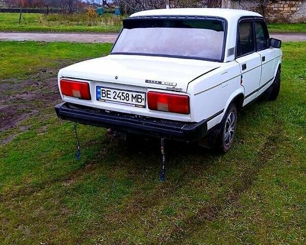 Белый ВАЗ 2105, объемом двигателя 1.2 л и пробегом 100 тыс. км за 900 $, фото 2 на Automoto.ua