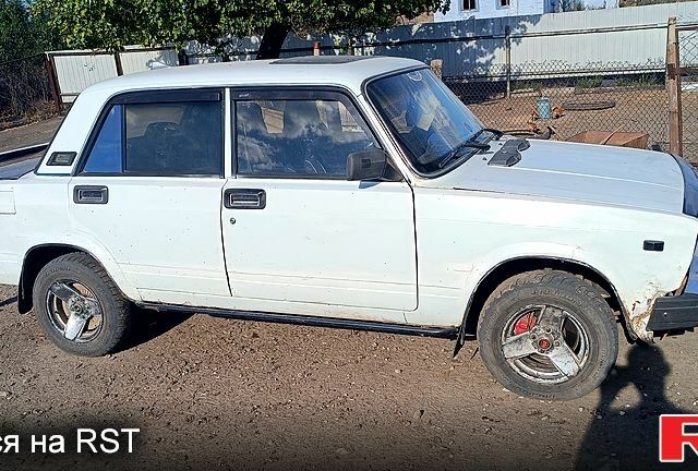 Білий ВАЗ 2105, об'ємом двигуна 1.3 л та пробігом 100 тис. км за 800 $, фото 1 на Automoto.ua