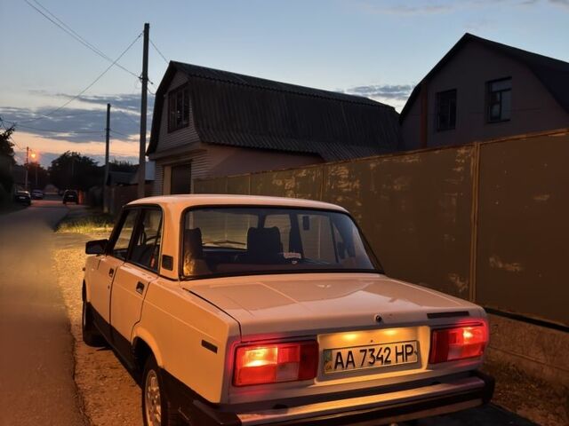 Белый ВАЗ 2105, объемом двигателя 1.5 л и пробегом 1 тыс. км за 912 $, фото 3 на Automoto.ua